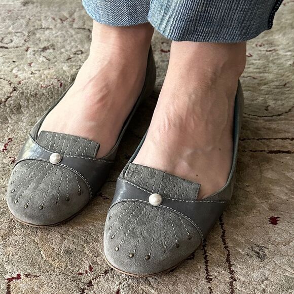 Vintage Marc Jacobs gray suede leather flats with pearl and studs - Picture 1 of 7